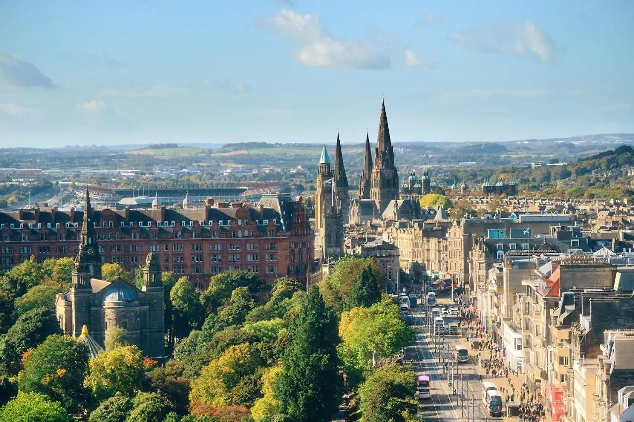 Charming Ground Floor Triple Room Edinburgh