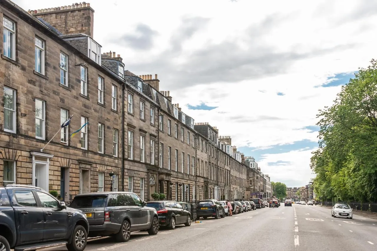 Charming Ground Floor Triple Room Edinburgh