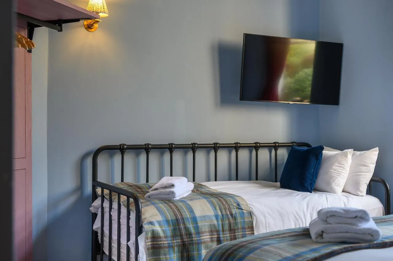 Charming Ground Floor Triple Room Edinburgh Inn
