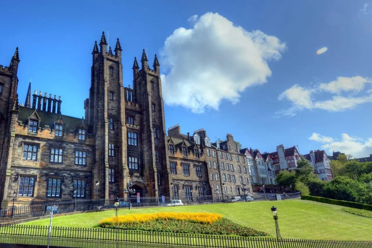 Charming Ground Floor Triple Room Edimburgo 0*,  Reino Unido