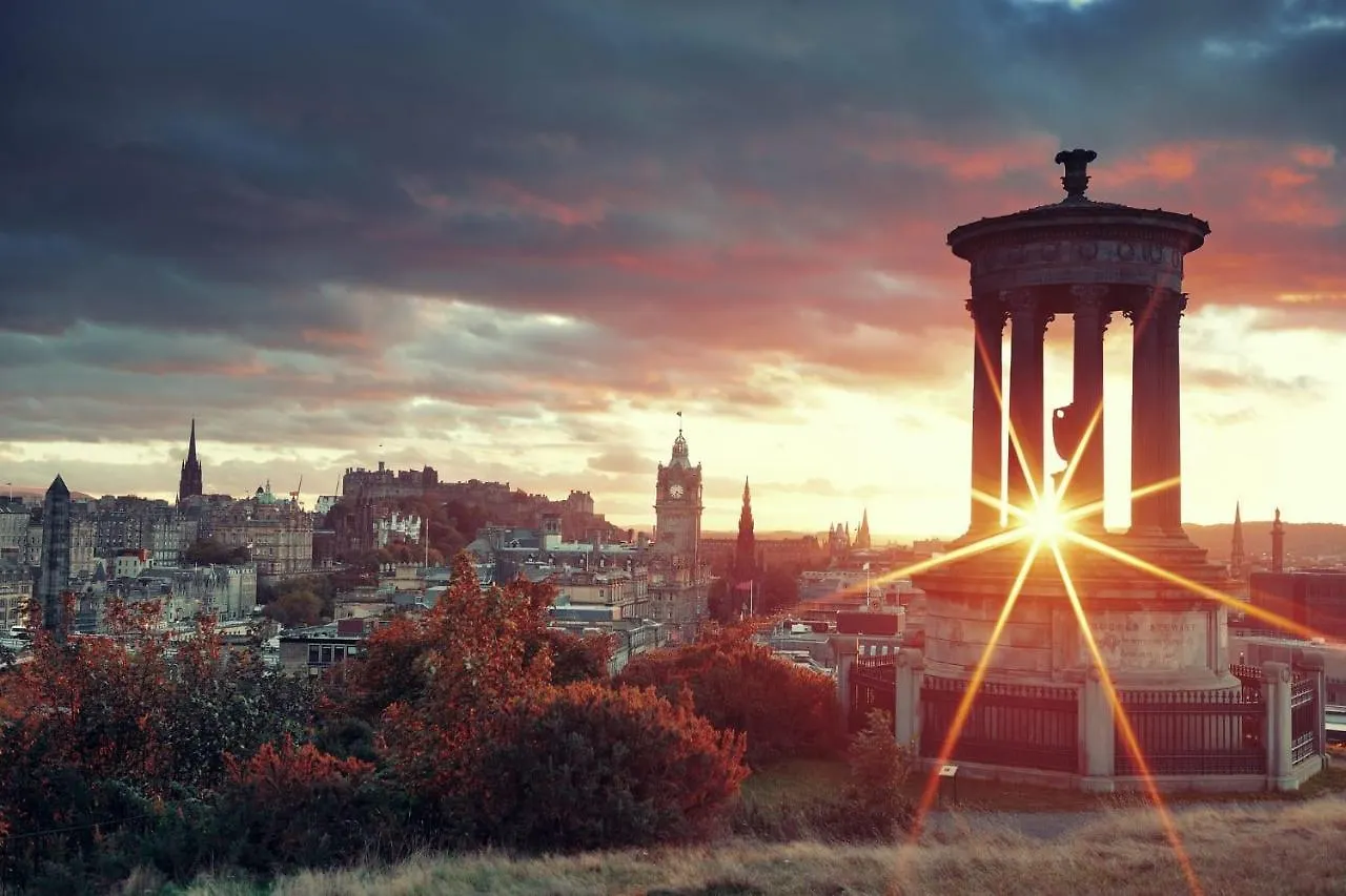 Charming Ground Floor Triple Room Edimburgo 0*,